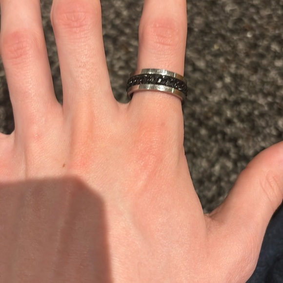Other - ✨Free with purchase - Silver and Black Fidget Chain Ring